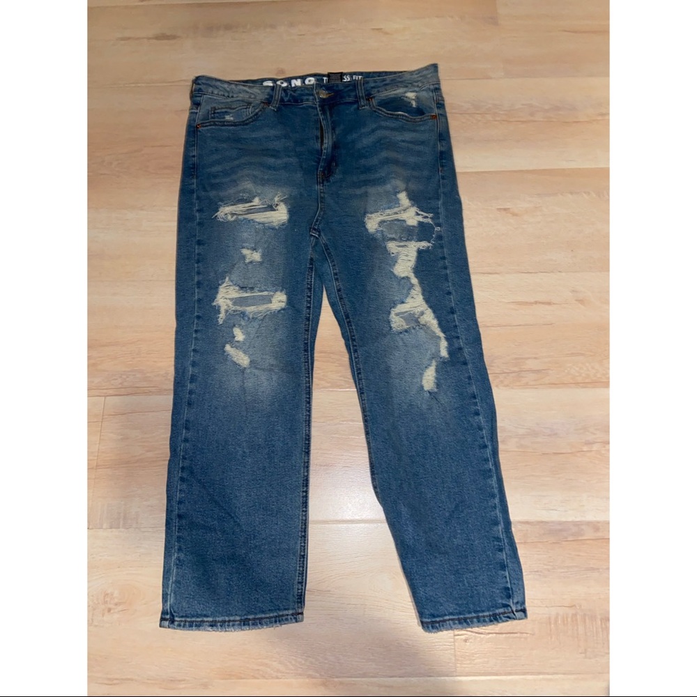 Distressed jeans, junior size